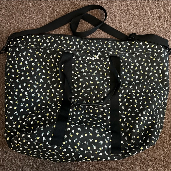 Pink VS Duffle Bag - Picture 1 of 6